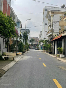 Bán nhà hẻm 8m thông đường Phạm Huy Thông cách MT 20m, 5x18, 3 tầng, 10.8 tỷ thương lượng