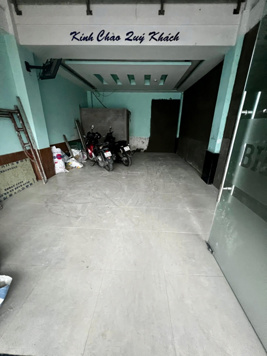 Mặt bằng rộng 80m2, có Gác lửng ở lại. Mặt tiền Gò Dầu đường lớn đông đúc