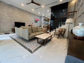 90m2 hoàn thiện nội thất, thang máy VIP, điều hoà âm trần, đường thông. Vị trí đẹp