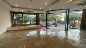 Cho thuê sàn tầng 1 toà nhà 7 tầng căn góc, phố Nguyễn Hoàng làm cà phê, showroom, DT 80m2, MT 15m