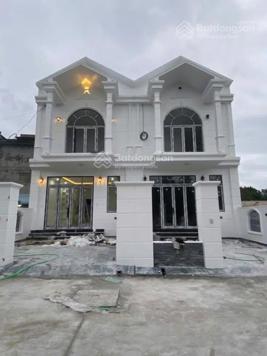 Nhà 2 tầng trung tâm thành phố full nội thất xịn xò dọn vào ở ngay