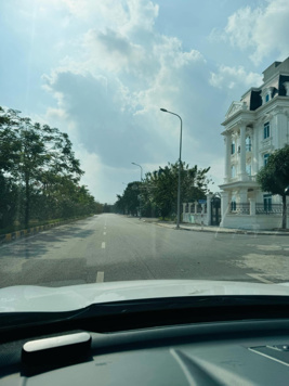 Đầu ve khu đô thị Xuân Thành. Diện tích 105m2 x 6m mặt. Vị trí đối diện lâu đài Xuân Thành