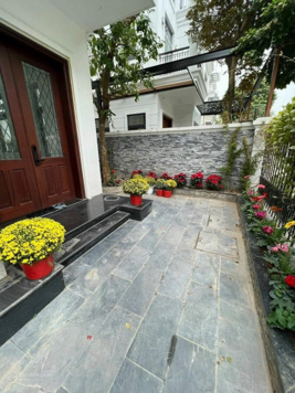 Bán đất 300m2 mặt đường, sổ đỏ chính chủ, mặt tiền 12m
