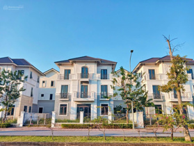 Bán nhà biệt thự siêu đẹp nhìn ra khu công viên, diện tích lớn 240m2 tại khu đô thị VSIP Bắc Ninh