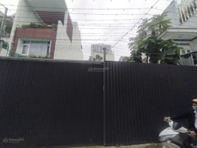 Hơn 1000m2 nhà xưởng có sẵn mái. 75% thổ cư. Đối diện Tropic Garden Thảo Điền