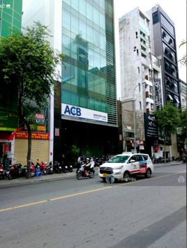 Bán tòa nhà mặt tiền Lê Thánh Tôn P. Bến Thành Quận 1 DT: 5x35m hầm 9 lầu HĐT: 300tr/th giá: 130 tỷ