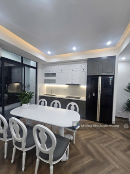 Chính chủ bán căn hộ 4 ngủ 160m2, tầng trung view đẹp, ban công rộng rãi, sổ đỏ sẵn giao dịch ngay