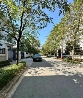 Bán gấp trước tết, Liền kề view vườn hoa 30 tỷ, Biệt thự Nam 180m 45 tỷ. Cam kết chính chủ, rẻ nhat