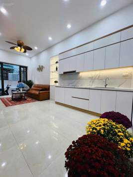 Bán nhà ngõ 228 Cầu Giấy, Quan Hoa. DT 34m2, 4 tầng, MT 4m. Giá 7.9 tỷ. Gần phố, ngõ trước nhà 3m