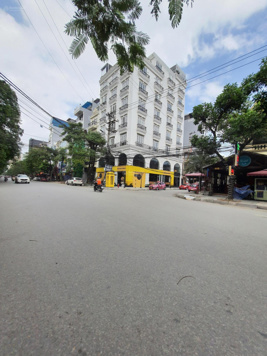 Bán tòa nhà mặt đường Văn Cao, gần 1000m2 sử dụng, dt 110m2, rộng 6.5m, đầu tư cho thuê tốt