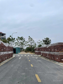 Cần bán lô áp góc dãy N03 cách 1 lô ra mặt mương, chuẩn bị ra sổ đỏ cá nhân, tại Cao Đức, Vạn An