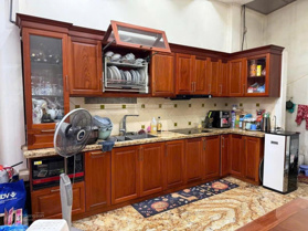 Khẩu suối hoa, nhà 3 tầng, nội thất đầy đủ, vị trí đẹp nhưng giá lại hợp lý.