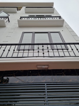 Nhỉnh 2 tỷ - nhà 4 tầng. Ô tô đỗ cửa. Gần trục QL6, TT Chúc Sơn. Ngay giáp Biên Giang. 20p vào TT