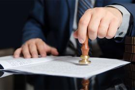 Tên Văn phòng công chứng không cần có tên công chứng viên?