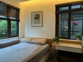 Villa đơn lập căn góc view hồ DT 310m2 nhà full nội thất sân vườn rộng sổ hồng sẵn giá 34 tỷ