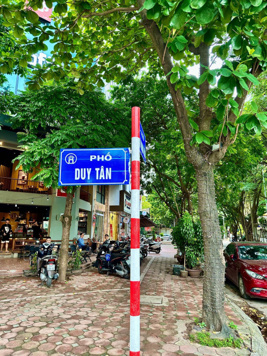 Cần bán nhà mặt phố Duy Tân, Cầu Giấy. DT sổ 550m2 x 10T + 2 hầm, MT 16m. Vỉa hè rộng, vị trí đẹp