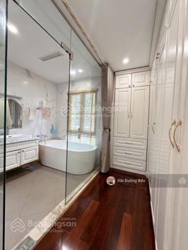 Hàng nóng - mới ra - duy nhất 1 căn liền kề mặt vườn hoa TP Giao Lưu - giá 38 tỷ - LH 0902 238 815