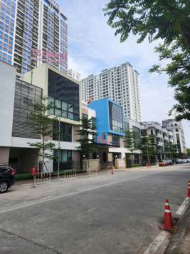 Cho thuê shop đế Tây Hồ 250m2 giá cực tốt. Phù hợp: Siêu thị, đào tạo, nhà hàng, spa, giải trí