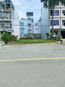 Bán lô đất nhà liền kề 9 x 18m mặt tiền đường số 13 khu Phong Phú, Bình Chánh