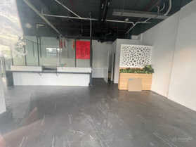 Cho thuê Shophouse vị trí góc 2 mặt tiền, diện tích 84m2, shop đã hoàn thiện, giá thuê 30tr/th