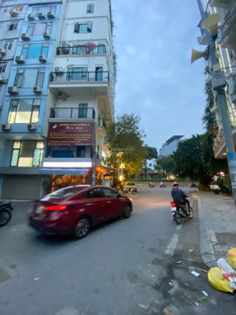 Bán đất Lạc Long Quân, 260m2 x giá 39,9 tỷ, ngõ oto 15, oto tránh 5m, tin chính xác 100%