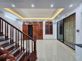 Bán nhà riêng Trung Kính, 32m2, 5 tầng, mt 4m, ở ngay trước tết, trước nhà 3m, cách ô tô tránh 40m