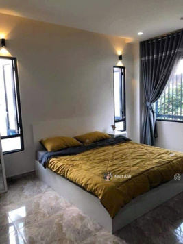 Bán nhà đường Phổ Quang ngay Đào Duy Anh công viên Gia Đình, 7,5x20m - 5 tầng ST nhà mới. 24 tỷ