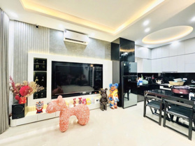 Kiểu gì cũng có bác tìm nhà như này! Bán nhà phố Nguyễn Văn Cừ, nội thất đẹp, gần ô tô, 9.25 tỷ