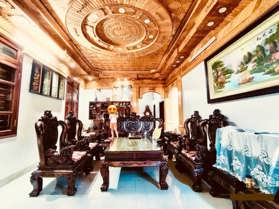 Bán gấp Biệt thự Hai Bà Trưng, ô tô tránh, 298m2, MT 18m, 3 tầng, chỉ 107tr/m2