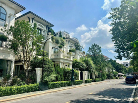 Bán biệt thự Embassy Garden, các lô có vị trí đẹp, DT 239m2 - 300m2, giá tốt nhất