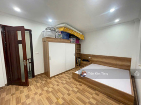 Bán nhà Cổ Linh 50m2 x 4 tầng ngõ thông, cách 20m ra đường cổ linh, ô tô dừng đỗ ngày đêm