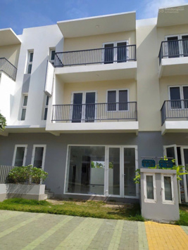 Hàng hot: Cho thuê shophouse 3 tầng tại Dragon Village, 15 triệu, 105m2