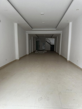 CC Cho thuê nhà mặt phố Hàng Giấy mặt bằng 108m2, 3 tầng, cạnh chợ Đồng Xuân, tiện kinh doanh