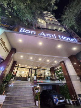 Bán khách sạn 70 phòng mặt tiền Lý Tự Trọng Quận 1 - Hầm - 12 tầng - HĐT 1.8 tỷ - giá 300 tỷ