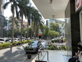 Gia đình tôi cần bán căn hộ chung cư TK 3PN, 2WC DT 136m2 KĐT Vườn Đào Lạc Long Quân, Võ Chí Công