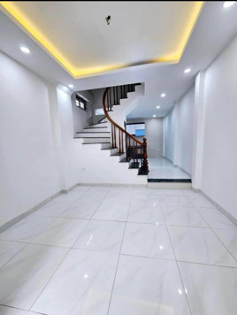 Oạch - rẻ nhất, nhà Lĩnh Nam, gần chợ, 36.3m2, 4.68 tỷ có bớt