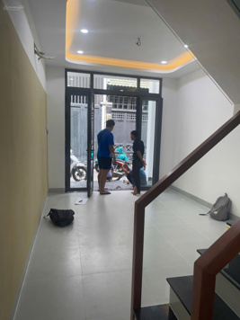 Cho thuê nhà 217B Nguyễn Đình Chính, P. 11, Q. Phú Nhuận - gần Huỳnh Văn Bánh