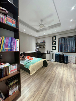 Chính chủ bán căn 3PN 147m2 cực đẹp, ban công Đông Nam view công viên mát mẻ, full đồ nội thất xịn