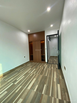 Âu Cơ nhà mới kính coong + full nội thất xịn sò, DT 42m2, 3 tầng, MT 5m8 giá chào nhỉnh 3tỷ oto đỗ