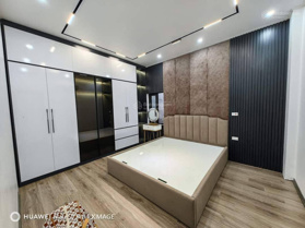 Mặt ngõ Hào Nam! Thang máy 6T, 10m ra phố, ban công thoáng sáng, ngõ thông tứ tung, full nội thất