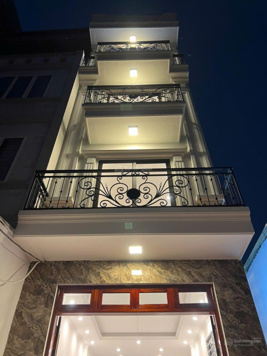 Rẻ vô địch Phố Trạm đối diện siêu thị Aeon Mall, giá rẻ hơn Phúc Lợi, 76m2*4tầng*5ngủ*hơn 8 tỷ