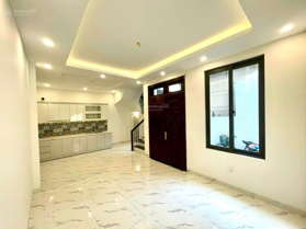 Bán nhà 48m2 Ngọc Thụy, 3 ngủ, mới tinh, 5x tỷ