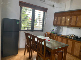 Cho thuê nhà 5 tầng Cổ Linh, Thạch Bàn 60m/sàn. Ô tô đỗ trong nhà. Lh: 0984 373 362