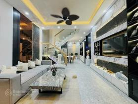 GÍA 4 TỶ 250. BÁN GẤP NHÀ HẬU GIANG, Q6, HẺM OTO. GẦN CHỢ LỚN. NHANH TAY. LH: 0784 813 431