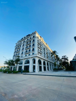 Cần tiền quá rất tiếc phải bán căn góc Shoptel đẹp vip nhất Marina Square giá 15 tỉ LH: 0914 043 808