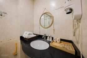 Bán nhà MP Quận Hoàn Kiếm, S: 50m2, MT: 4.9m, KD, homestay, apartment, giá chỉ 420 triệu/m2
