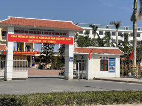 Bán đất trung tâm Quảng Yên. Dt: 375m2, MT: 15m. View hồ