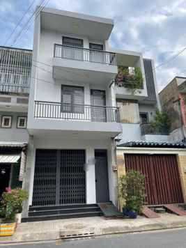 Mặt tiền đường 12m khu họ Lê, Phú Thạnh. 4,6x19 ( 85m2). Nhà 3 tầng đúc BTCT, giá chỉ 9,9 tỷ TL