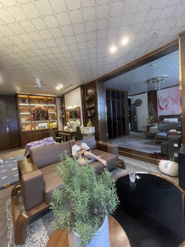 TOÀ NHÀ DÁT VÀNG ĐẲNG CẤP 5 SAO - VỊ TRÍ VÀNG HỒ HOÀNG CẦU - NỘI THẤT HÀNG CHỤC TỶ