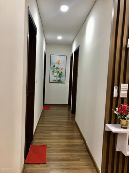 Cho thuê căn hộ chung cư GoldSeason 47 Nguyễn Tuân 73m2, 2 ngủ, 2 wc giá 14tr/th 0915 351 365